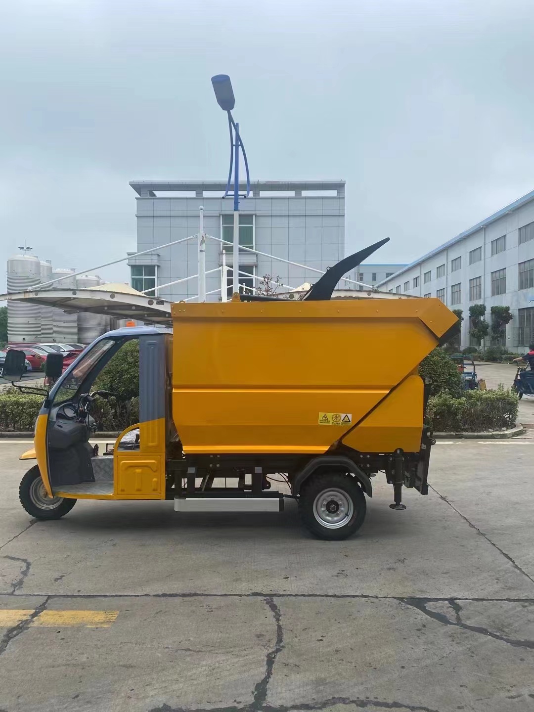 91香蕉在线入口三轮后上桶清运车